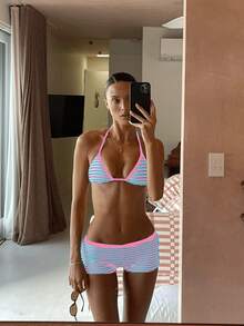 新款女士黑白条纹印花挂脖系带比基尼套装，搭配紧身低腰泳裤