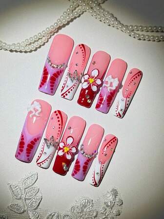 10件纯手工美甲套装，长方形造型，粉色为主色调，搭配白色、红色、紫色打造渐变效果，营造出甜美浪漫的氛围。