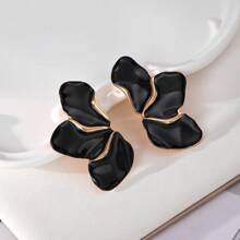 1 Pair Fashionable And Elegant Painted Metal Flower Earrings