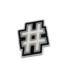 1/39件装 返校季黑白字母数字PVC鳄鱼鞋饰，木屐装饰DIY配件，适用于花园鞋、木屐、拖鞋、凉鞋，是派对装饰、生日和圣诞节礼物的完美之选 - 黑與白 - 查看 9