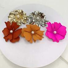 1pc Elegant Fashion Sexy Metal Flower Faux Pearl Inlaid Brooch/Lapel Pin For Women, Suitable For Party And Daily Wear