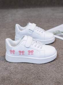 1 par de zapatillas de deporte blancas con , versátiles para niños y niñas, cómodas y transpirables, con decoración bordada de diseños de dibujos animados, zapatos escolares casuales