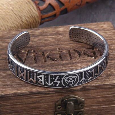 سوار على طراز شمال أوروبا من أساطير أودين الفايكنج ذو نقوش فالكنيت نمط عتيق، أساور فايكنج جديدة من الفولاذ المقاوم للصدأ على شكل بوصلة بتصميم عصري ورجعي.