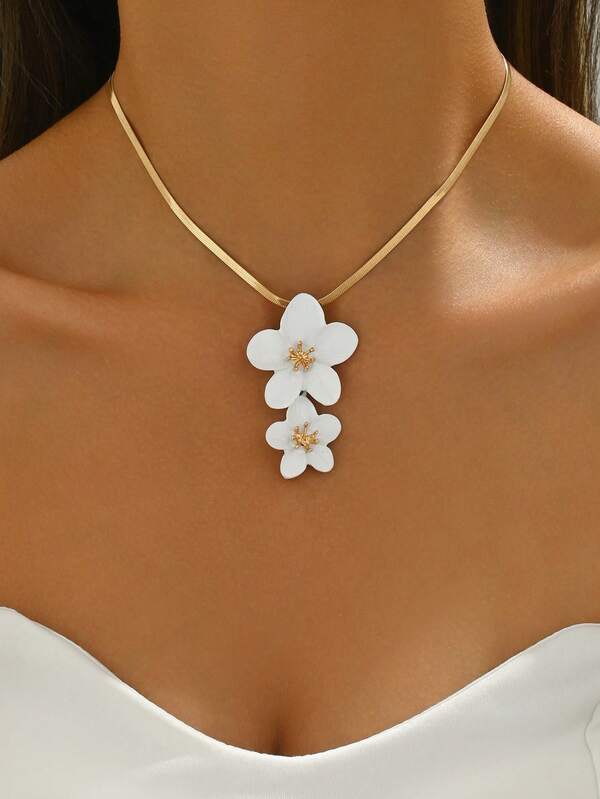 1pc Summer Fresh Floral Necklace, Sweet Luxury High-End Design Versatile Floral Pendant Necklace, Gold Metal Women's Fashion Jewelry Suitable For Daily Wear, Beach Vacation, Party, Gift For Friends, Wedding Season, Eid Jewelry Accessory