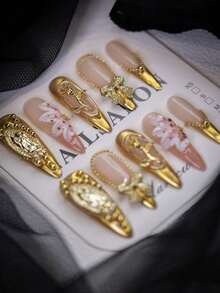 10 件奢华风格 3D 花形长尖按压指甲，金色手工假指甲，裸粉色作为底色，搭配奢华金色配饰：蝴蝶结、玫瑰，高贵奢华，适合庄严场合和节日，是送给女士和女孩的完美礼物 - 金色 - 查看 6