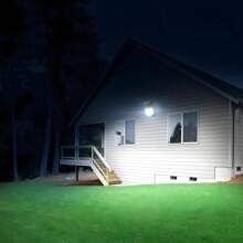 Luzes externas movidas a energia solar com sensor de movimento - Luzes de parede externas, controle remoto, iluminação do anoitecer ao amanhecer, varanda, pátio e presente de Natal, luzes de segurança externas | Luzes externas modernas | Luzes solares