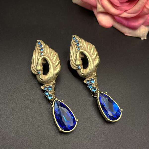 1 Pair Elegant Palace Style Gold-Plated Blue Glass Inlaid Swan Design Dangle Earrings, Suitable For Women's Daily, Festival Dress, Vacation Wear, Girlfriend Gift, Jewelry Accessory