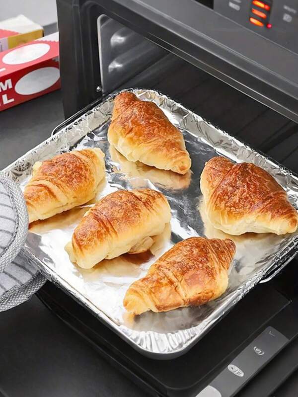 1 Rolle hitzebeständige Folie, Heißluftfritteuse Papier, Aluminiumfolie Ofenauskleidung, Fisch/Hühnchen Backpapier, hitzebeständiges Pergamentpapier, Einweg-Alufolie, antihaftbeschichtetes Grillwickelpapier, ofenfeste Küchenutensilien zum Backen und Grillen, geeignet für Haushaltsveranstaltungen, Outdoor-Grillen, Backzubehör | Multifunktionale Küchenverpackung | Einweg-Alufolierolle (Zufällige Farbe/Stil)