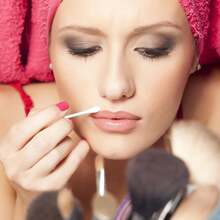 Swisspers Cotton Swabs, 100% Cotton Double-Tipped, White Plastic Sticks, 19  "Q-Tips Multi-Use Cotton Swabs Family Pack | Soft Tips For Ear Cleaning, Crafts & Medical Use - 300 Count (Pack Of 1) - View 3