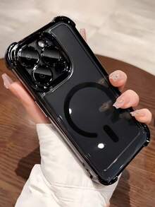 1 pieza Funda protectora para teléfono con borde elevado de 4 lados, diseño electrochapado, tacto agradable, película integrada para lente, absorción magnética falsa, compatible con Apple 16 Pro Max, P30, NOVA 11, Honor Magic7, Redmi Note 14 Pro+ 5G, Galaxy S25 Ultra, Infinix Smart 8/Infinix Hot 40i/Spark 20/Spark 20C/Spark Go 2024, Moto G54, resistente al agua, a los golpes, a las caídas y a los arañazos - Negro - Ver 4
