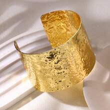 18K镀金不锈钢宽面凹凸开口手镯，时尚简约，适合女性佩戴，可用于派对、约会和办公场合。 - 金黃色 - 查看 8