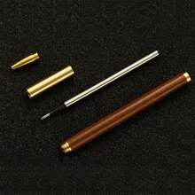 1 pezzo Penna a sfera in ottone/Astuccio in velluto, realizzato in ottone e legno massello, aspetto semplice ed elegante, basso profilo e retrò, punta in carburo di tungsteno ad alta precisione, scrittura fluida, design a spirale all'interno del cappuccio, design ergonomico, adatto come penna regalo, penna per affari, penna per firmare, regalo, premio scolastico e regalo di incentivazione, forniture per ufficio e scolastiche, articoli per il ritorno a scuola