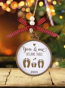 Você e Eu Nos Tornamos Três 2025, Ornamento Familiar de Pegada de Natal, Ornamento de Árvore de Natal de Madeira para Pendurar, Ornamentos de Festa de Natal em Casa, Presentes para Recém-Nascidos Decoração de Natal, Presentes para Novos Pais de Casais, Presentes de Chá de Bebê, Ornamento de Bebê Recém-Nascido