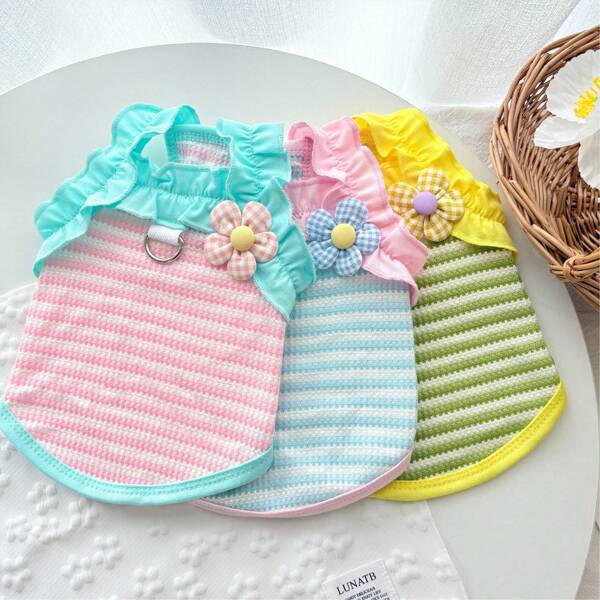 This Summer Pet Clothing Is In Bright Colors. The Contrasting Color Lace At The Collar Makes The Clothes More Playful. With The Addition Of Small Flower Decorations, Your Beloved Pet Will Look Even More Adorable And Full Of Childlike Innocence When Wearing It.
