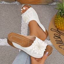 Women's Thick Sole Open Toe Sandals, Floral Design Slip-On Beach Slippers, Spring/Summer - Beige - View 12