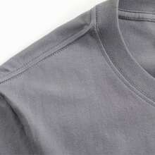 2025 New T-ShirtSilver Text On White Background Reads "In My Darkest Hour I Reached For Hand And Found Paw." - 灰色 - 查看 3