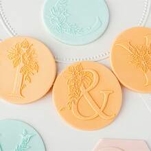 A-Z 26 Letter Cookie DIY Printing Embossing Mold Acrylic Alphabet Capitalize Name Embosser Fondant Stamp Wedding Cake Decor Biscuits Cake Baking Tool Accessories For Birthday Bridal Shower Wedding Party Favor Supplies