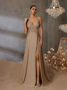 优雅女士超细吊带交叉领口曳地晚礼服 – 轻盈弹力针织面料，高开衩修身剪裁，适合婚礼、晚宴和正式场合，春季款 - 卡其色 - 查看 1