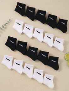 10双条纹休闲袜，适合男婴和女婴。这些袜子舒适柔软，弹性十足，适合春夏秋冬四季穿着。黑白配色时尚简约。婴儿袜、新生儿袜、幼儿袜、婴幼儿袜。
