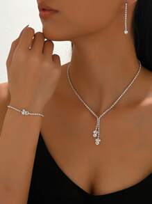 Conjunto de joyería de 4 piezas de collar, aretes y pulsera con diseño minimalista y de moda, con cadenas con garras de cobre y diamantes, perfecto para ocasiones formales