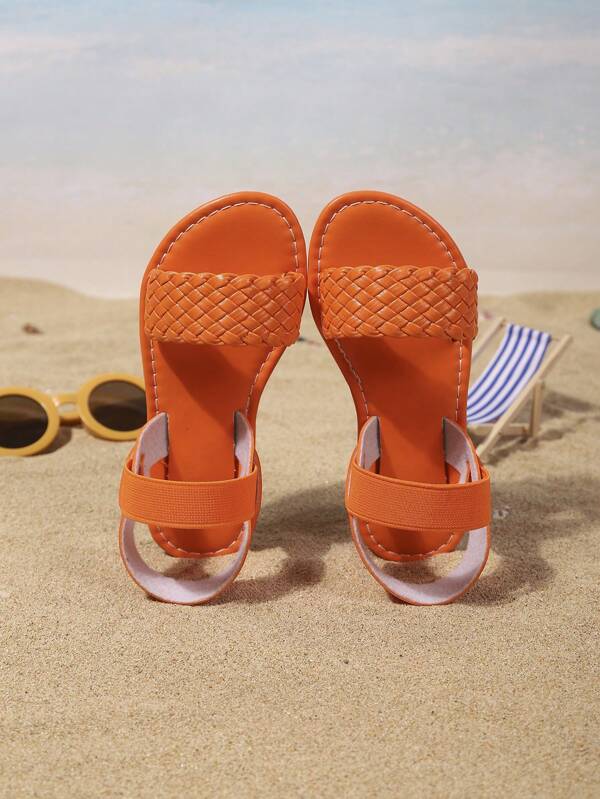 Children's Outdoor Sandals Summer New Round Toe Weaving Decoration Design Anti Slip Fashionable And Elegant Children's Flat Beach Sandals