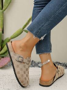 1 双卡其色刺绣休闲一脚蹬平底鞋，带按扣和铆钉装饰，圆头，包头，舒适鞋底，适合办公室、家居、户外、所有季节