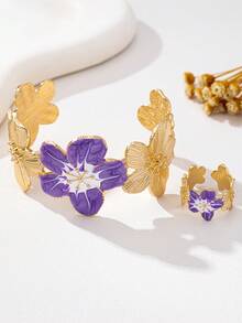 1 Set (1 Brazalete dorado y 1 Anillo grueso) Combinación de brazalete dorado con grabado floral vintage y anillo floral grueso, duradero para el verano, adecuado para uso diario de mujeres, vacaciones, reuniones y eventos - Morado - Ver 2