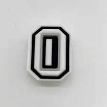 1/39件装 返校季黑白字母数字PVC鳄鱼鞋饰，木屐装饰DIY配件，适用于花园鞋、木屐、拖鞋、凉鞋，是派对装饰、生日和圣诞节礼物的完美之选 - 黑與白 - 查看 27