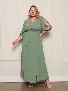 FASHION MIX PREMIUM  Vestido Longo Elegante com Fenda e Babado no Barrado Manga 3/4 Bufante com Decote V e Amarração na Cintura Feminino Plus Size - Verde Pastel - Visão 5