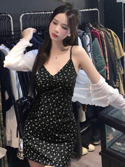 女士碎花细肩带连衣裙（不含外衣）