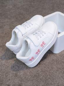 1 par de zapatillas de deporte blancas con , versátiles para niños y niñas, cómodas y transpirables, con decoración bordada de diseños de dibujos animados, zapatos escolares casuales