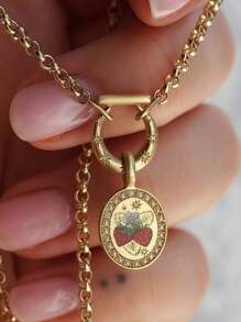 Eine leichte Luxus-Tarotkarten-Halskette aus Edelstahl, geeignet für Frauen, perfekt für Sommer-Obstpartys, Titanlegierung-Vakuumbeschichtung, die beste Wahl als Geschenk.