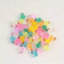 100 Stücke Mini Glitzer Enten, bunte kleine Harzerenten, leuchtende Mini Harzerenten, können als versteckte Kunststofftier-Figuren verwendet werden, für Puppenhaus Miniaturen, Landschaftsgestaltung, Aquarien-Dekoration, ideale Geschenke (zufällige Farbe) - Verschiedenfarbig - Übersicht 7