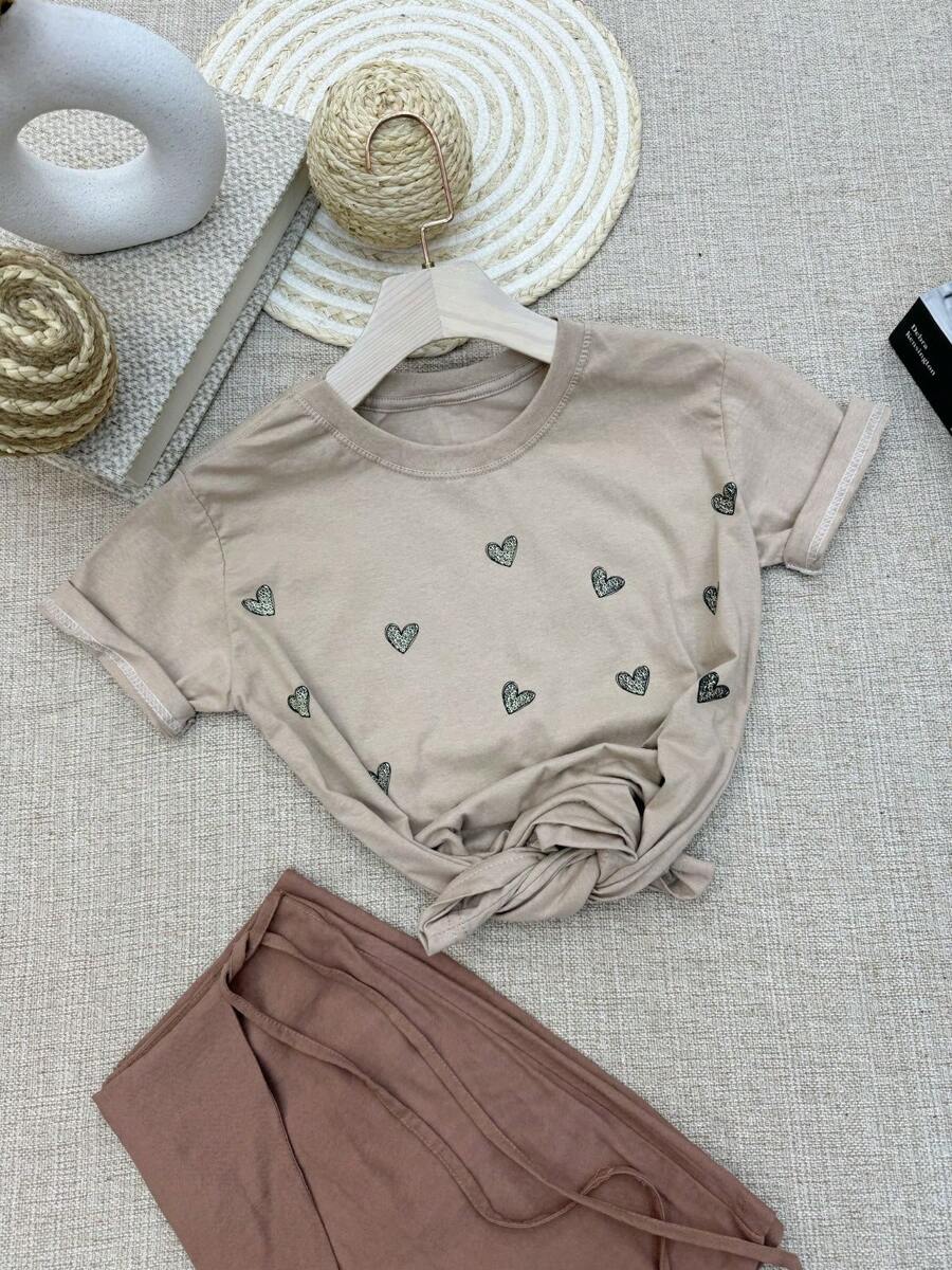 Camiseta Feminina com Estampa de Leopardo em Coração – Moda Animal Print