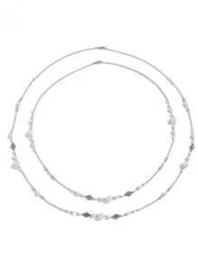 1 set de 2 colliers superposés de style chic et luxueux avec faux perles, chaîne de chandail vintage à gland, collier long à pendentif avec fleur ajourée. Convient pour le port quotidien, les vacances et les fêtes pour les femmes.