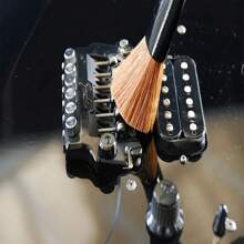 1 Cepillo de limpieza de guitarra de doble extremo, herramienta de limpieza de diapasón y cuerdas de plástico, accesorios de eliminación de polvo de instrumentos, limpieza de aire acondicionado de automóvil