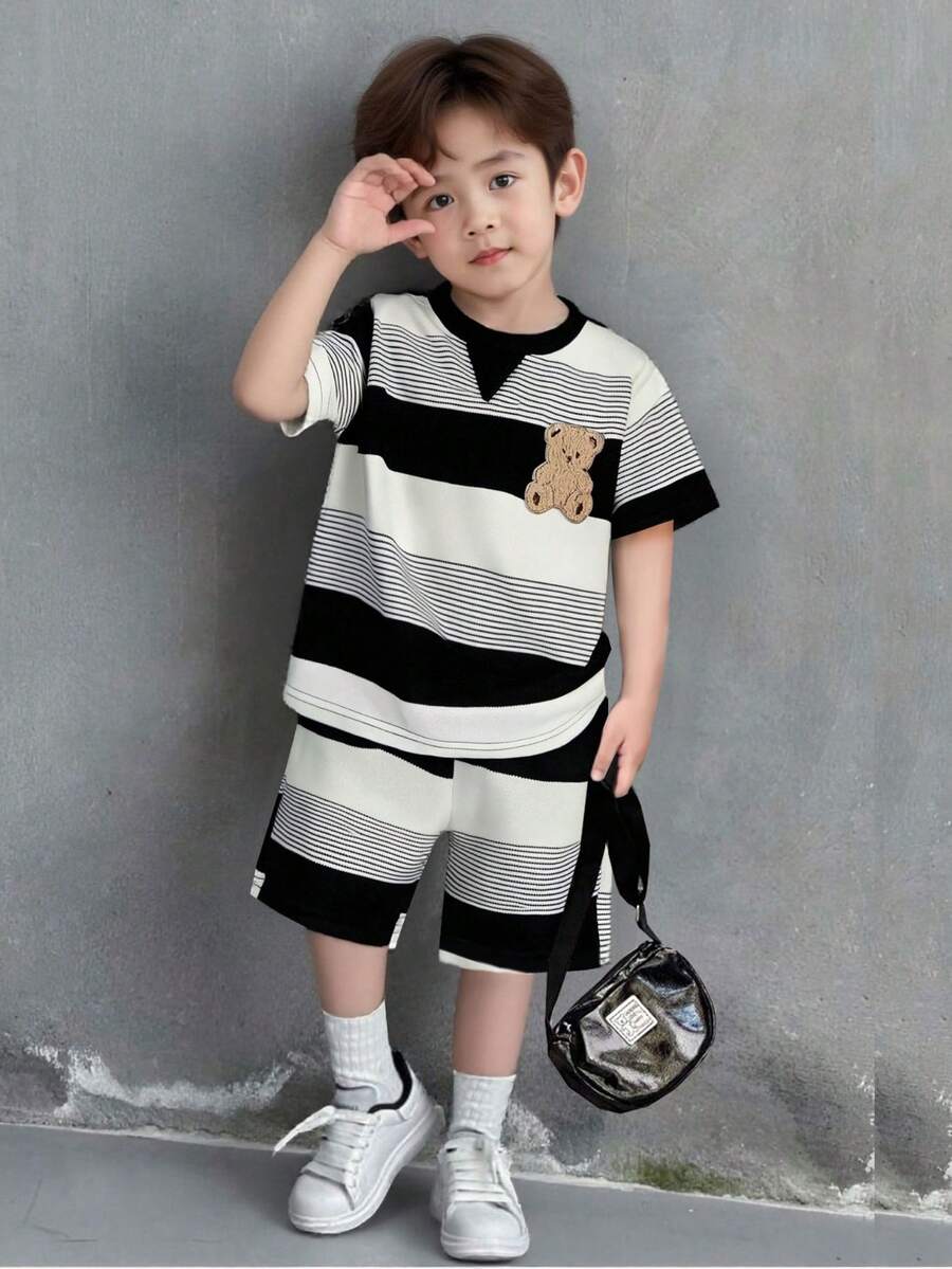 2件組小男孩條紋熊刺繡圓領短袖上衣與配套條紋短褲套裝，時尚夏季休閒穿搭，適合外出、度假、野餐、日常穿著（尺寸偏小，建議訂購大一號） - 黑與白 - 查看 1