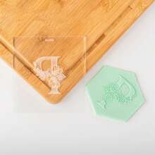 A-Z 26 Letter Cookie DIY Printing Embossing Mold Acrylic Alphabet Capitalize Name Embosser Fondant Stamp Wedding Cake Decor Biscuits Cake Baking Tool Accessories For Birthday Bridal Shower Wedding Party Favor Supplies