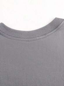 2025 New T-ShirtSilver Text On White Background Reads "In My Darkest Hour I Reached For Hand And Found Paw." - 灰色 - 查看 5