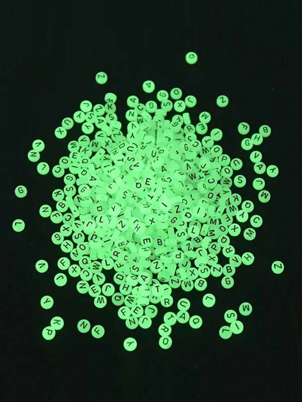 100 pièces de perles acryliques lumineuses de 7 mm, perles intercalaires qui brillent dans le noir avec lettres, pour bracelets, colliers et accessoires faits main