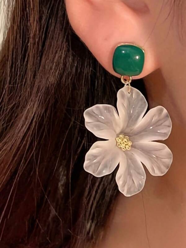 1 Pair Elegant Acrylic Flower Pendant Earrings With Green Faux Stone Stud Earrings, 18K Gold Plated Copper Stud Earrings, Country Cute Style Suitable For Casual Daily And Vacation Outfits