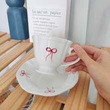 Ins 风格白色红色蝴蝶结图案杯子，微波炉适用陶瓷杯，咖啡杯，茶杯带碟套装 - 蝴蝶圖案 杯碟套裝 - 查看 4