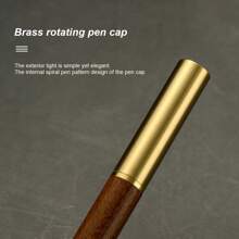 1 pezzo Penna a sfera in ottone/Astuccio in velluto, realizzato in ottone e legno massello, aspetto semplice ed elegante, basso profilo e retrò, punta in carburo di tungsteno ad alta precisione, scrittura fluida, design a spirale all'interno del cappuccio, design ergonomico, adatto come penna regalo, penna per affari, penna per firmare, regalo, premio scolastico e regalo di incentivazione, forniture per ufficio e scolastiche, articoli per il ritorno a scuola