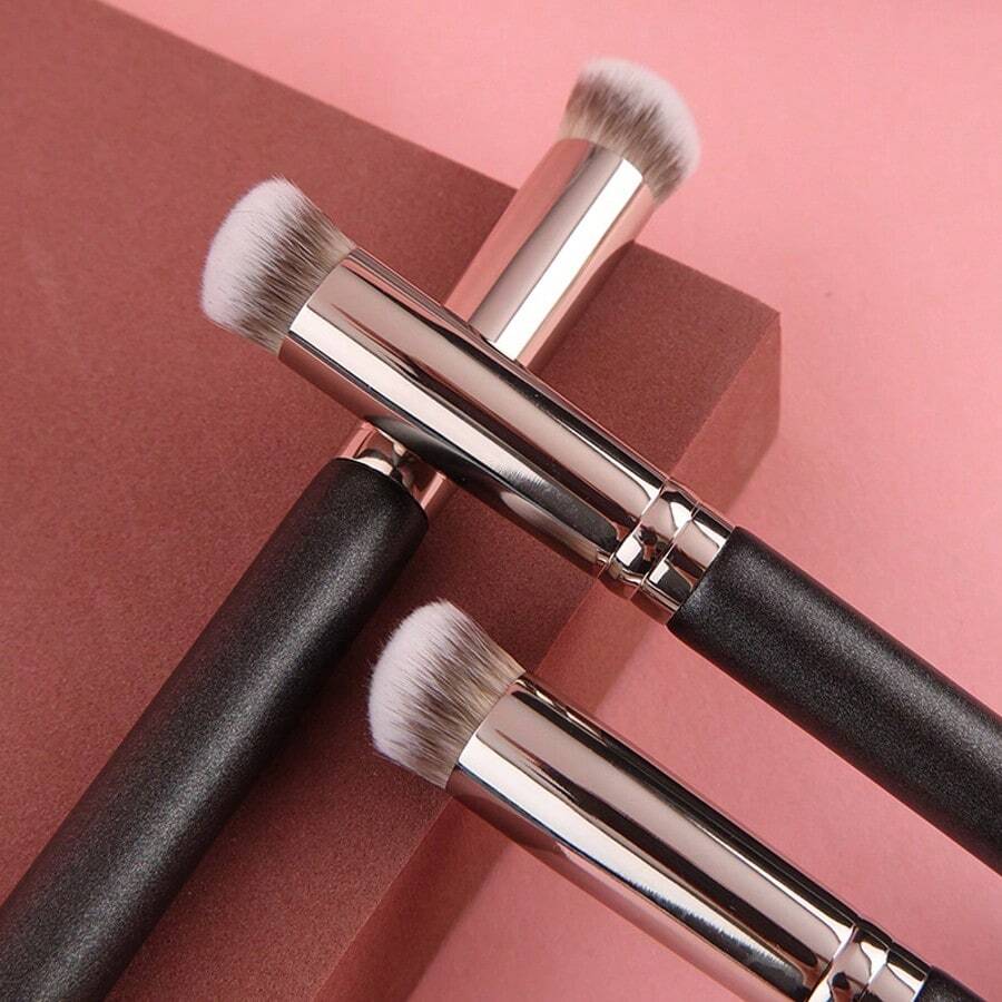粉底遮瑕刷，遮盖黑眼圈、痘印、泪沟，不易沾粉，无痕粉底刷，旅行必备，情人节礼物，平价好物，旅行化妆刷，女士礼物，化妆师，专业全套化妆工具 - 2pcs concealer brush - 查看 1