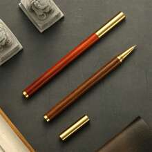 1 pezzo Penna a sfera in ottone/Astuccio in velluto, realizzato in ottone e legno massello, aspetto semplice ed elegante, basso profilo e retrò, punta in carburo di tungsteno ad alta precisione, scrittura fluida, design a spirale all'interno del cappuccio, design ergonomico, adatto come penna regalo, penna per affari, penna per firmare, regalo, premio scolastico e regalo di incentivazione, forniture per ufficio e scolastiche, articoli per il ritorno a scuola