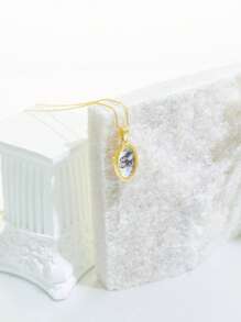 Ovale ketting met foto en geboortebloem van 925 sterlingzilver - perfect voor familie, moeder, oma, geliefde en beste vriendin! Ideaal voor verjaardagen, jubilea of dagelijks gebruik. Deze zorgvuldig vervaardigde ketting van 925 zilver combineert een dierbare foto met een delicate geboortebloem en vormt een betekenisvol en stijlvol sieraad ter ere van speciale relaties.