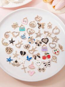 10/20/30 件随机混合颜色亮片 DIY 钥匙扣吊坠饰品，心形、蝴蝶、草莓、包包形状，适合派对、生日、礼物汽车配件包包饰品背包学校