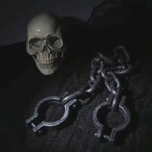 Recuzită pentru jocuri de rol, cum ar fi cătușe, cătușe din plastic, decorațiuni festive fără pene și accesorii decorative sezoniere neelectrice