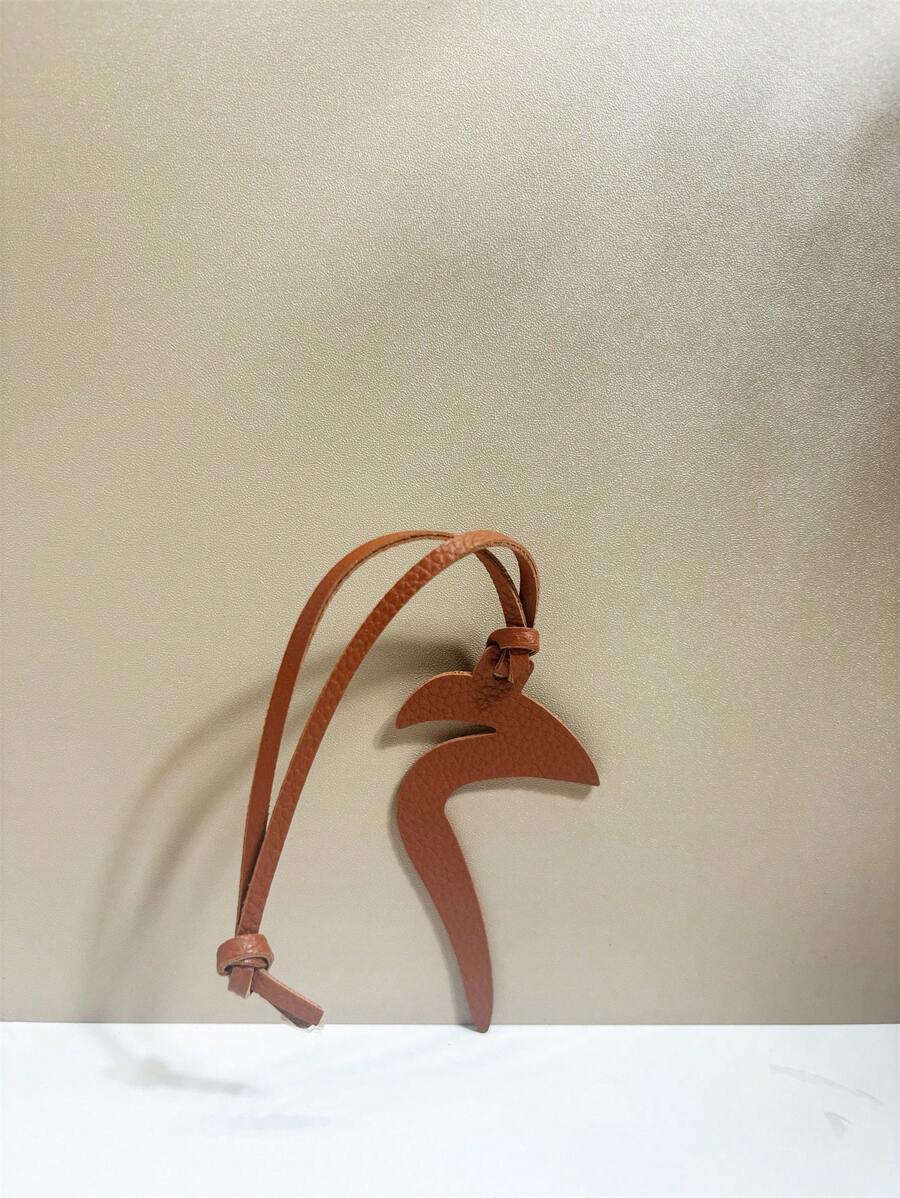 1 pieza Mochila, bolso de hombro, bolso de mano, muñequera, otra bolsa de almacenamiento, adorno colgante de coche, llavero, accesorio colgante de cintura, etiqueta de equipaje, de unicolor de PU, elegante minimalista, con diseño de letra árabe, numeral, símbolo de texto, adecuado para parejas, mejores amigos, estudiantes, hombres, mujeres, trabajo, diario, citas, vacaciones, viajes, regalo para novia, mamá, cumpleaños de niños