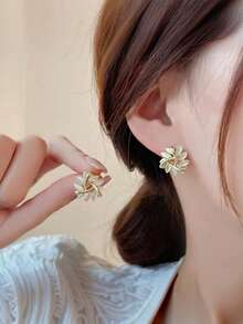 1 Pair Elegant Cat's Eye Flower Petal Style Earrings, Minimalist Korean Fashion Unique Jewelry For Women Valentine's Day Accessories - Gold - View 2